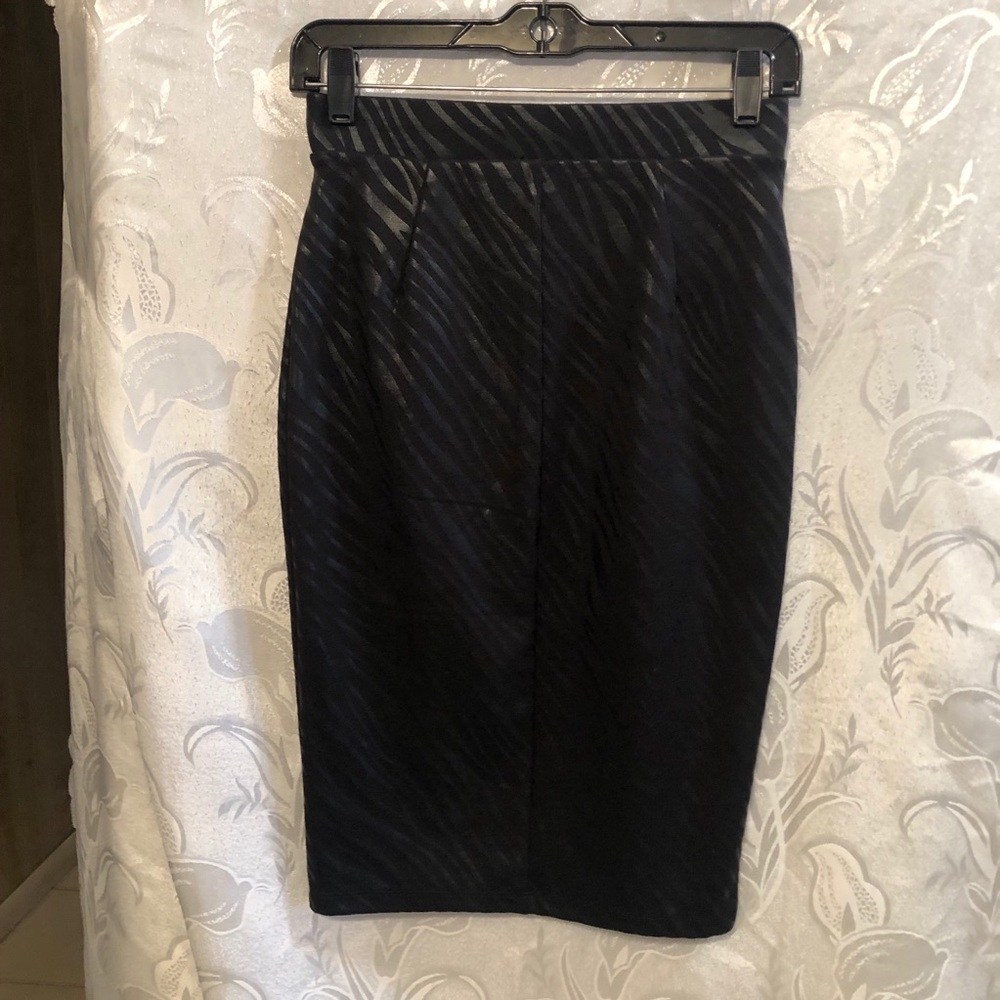 Forever 21 Black Dark Striped Skirt Size S - Picture 3 of 5